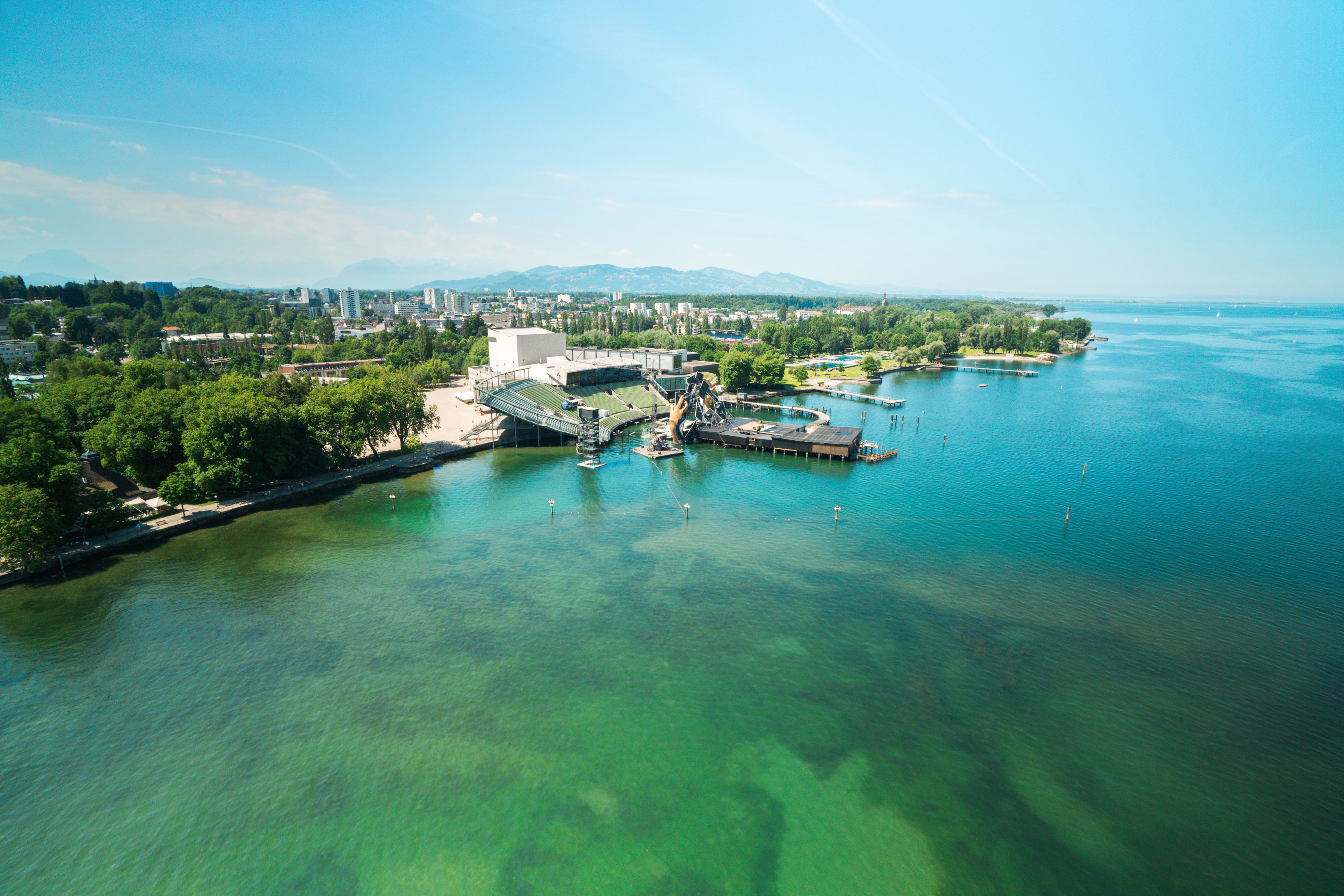 Das Festspielhaus Bregenz liegt direkt am Bodenseeufer © KoenigsFreunde