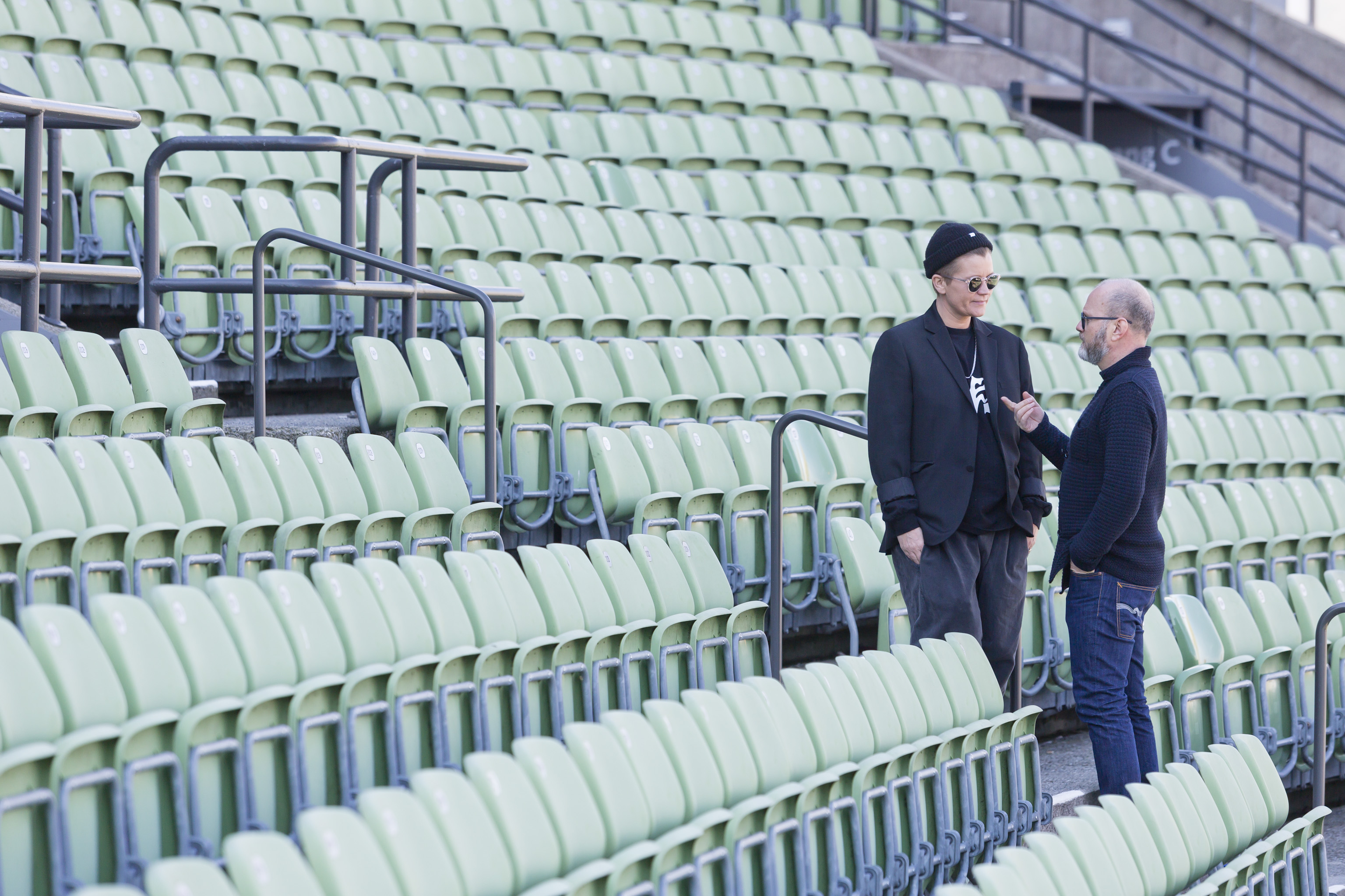 Gerhard Stübe von Kongresskultur Bregenz im Gespräch mit Carla Camilla Hjort auf der Seetribüne © Dietmar Mathis