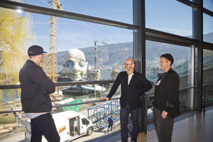 Gerhard Stübe von Kongresskultur Bregenz im Gespräch mit Carla Camilla Hjort und Lukas Kauer im Seefoyer