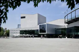 Außenansicht des Festspielhauses Bregenz bei Tag © Anja Koehler