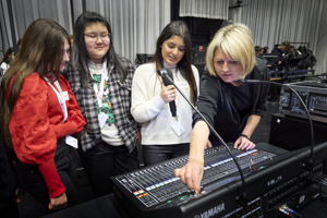 Mädchen am Ton-Mischpult, Girlsday im Festspielhaus Bregenz