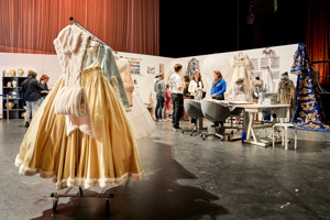 Ausstellung der Kostümabteilung auf der Werkstattbühne beim Tag der offenen Tür im Festspielhaus Bregenz